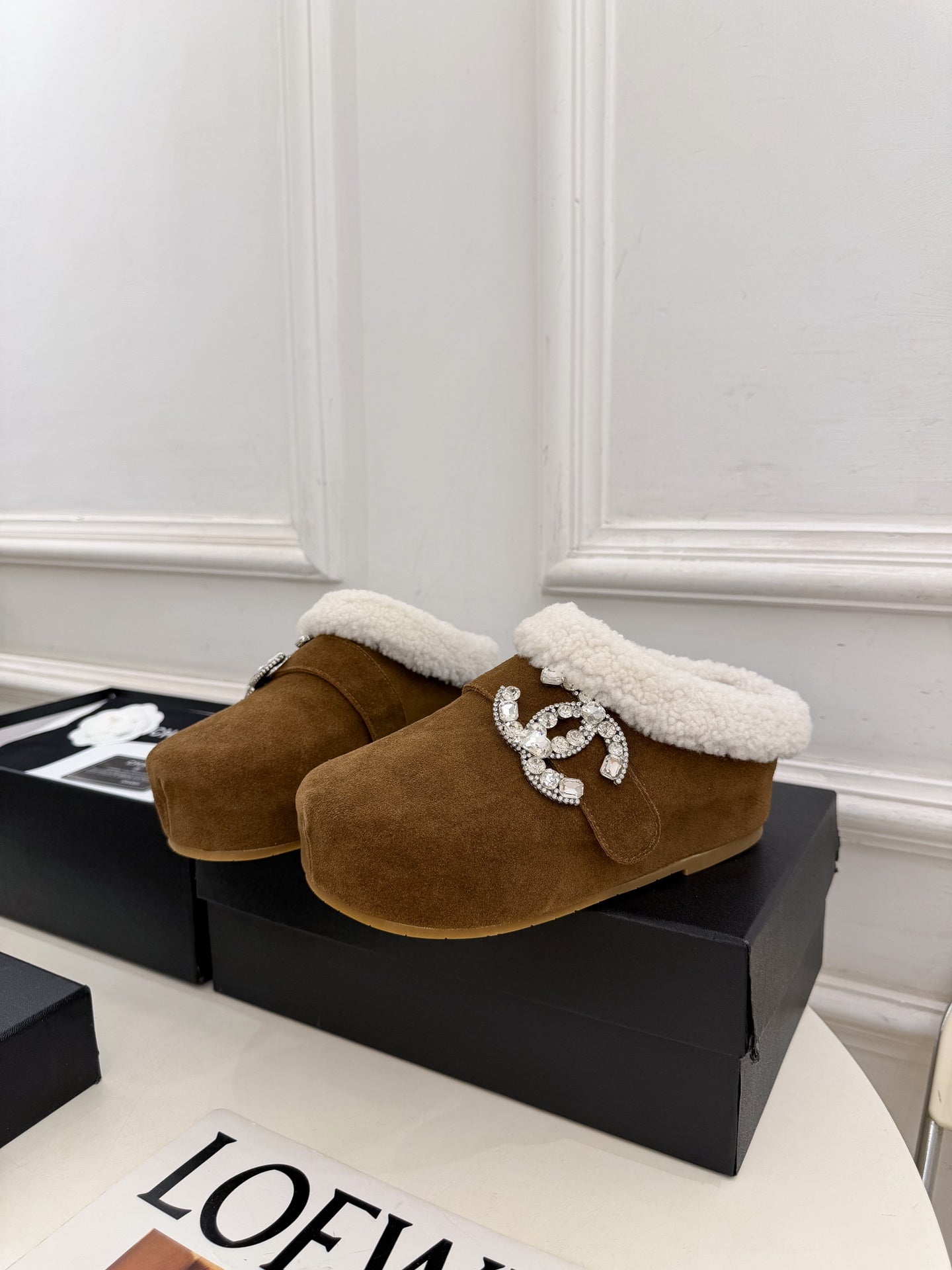 CC 26FW Crystal CC Buckle Shearling-Lined Mules 2.5cm Suede 164882