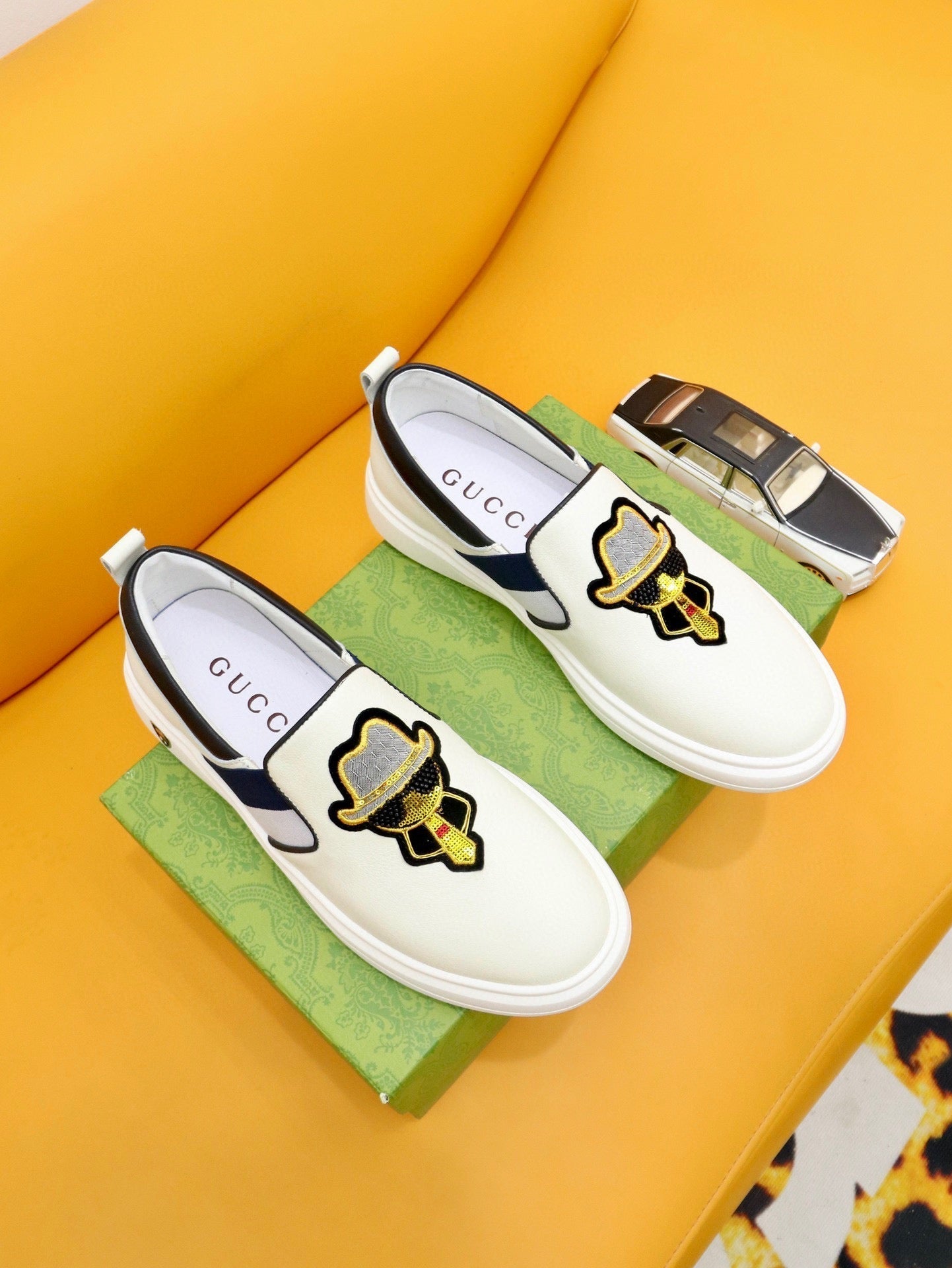 GG Men's Slip on Loafer White Black Cowhide 660094