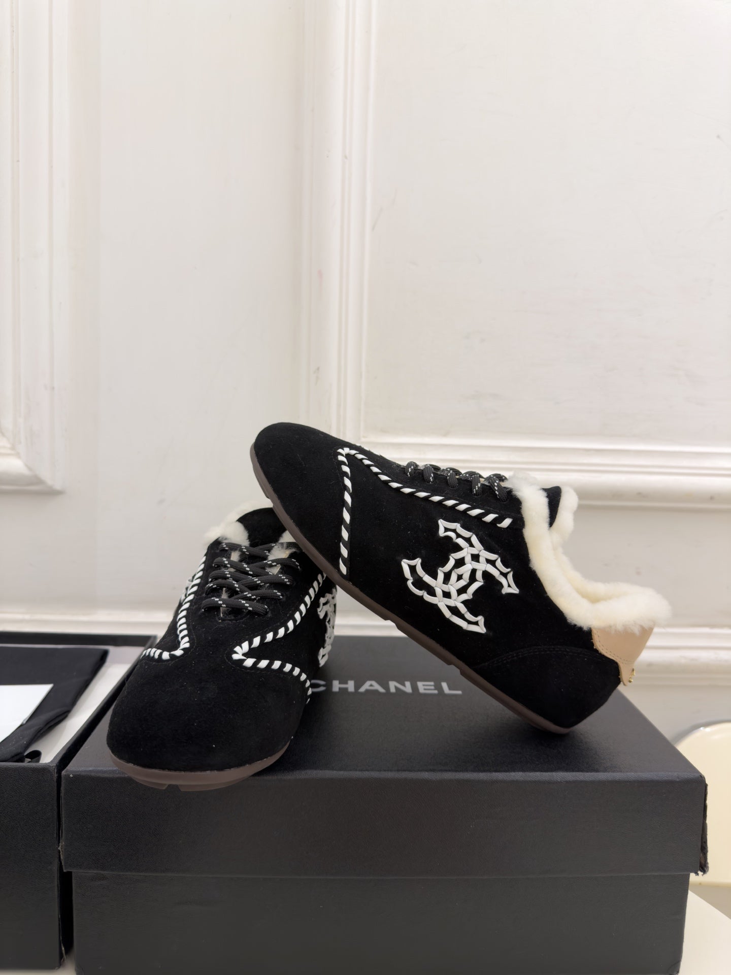 CC 26FW Shearling-Lined Low-Top Sneakers CC Logo Suede 164879