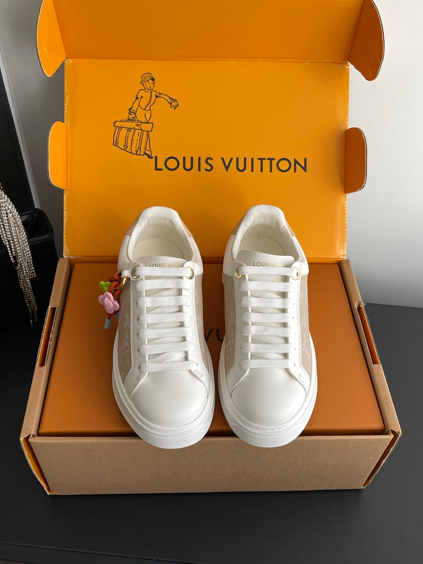 LV 26ss Time Out Sneakers Cowhide Leather 176802