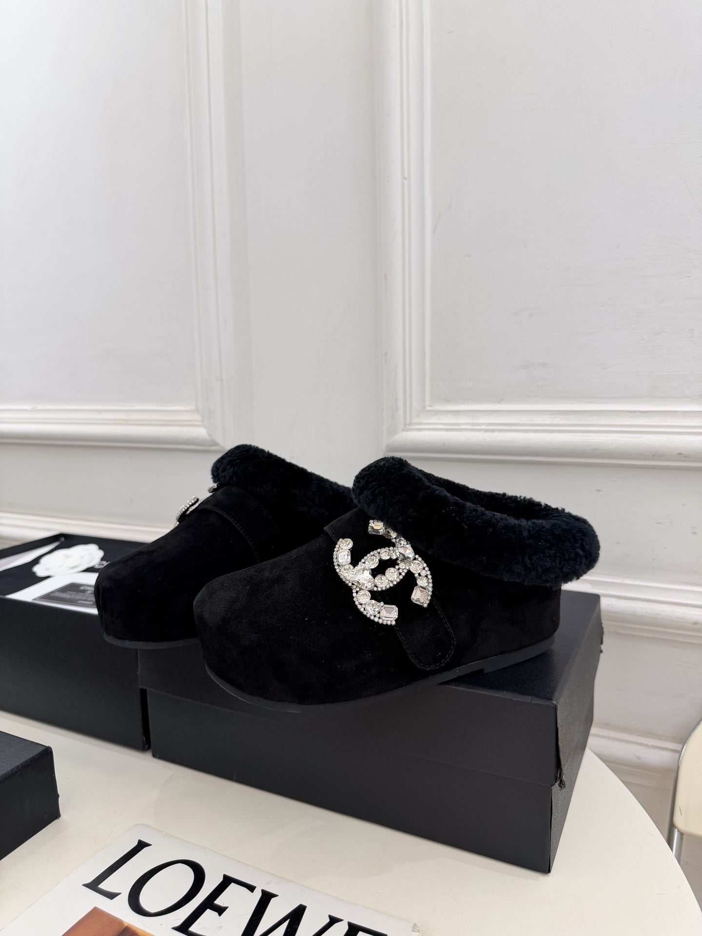 CC 26FW Crystal CC Buckle Shearling-Lined Mules 2.5cm Suede 164882