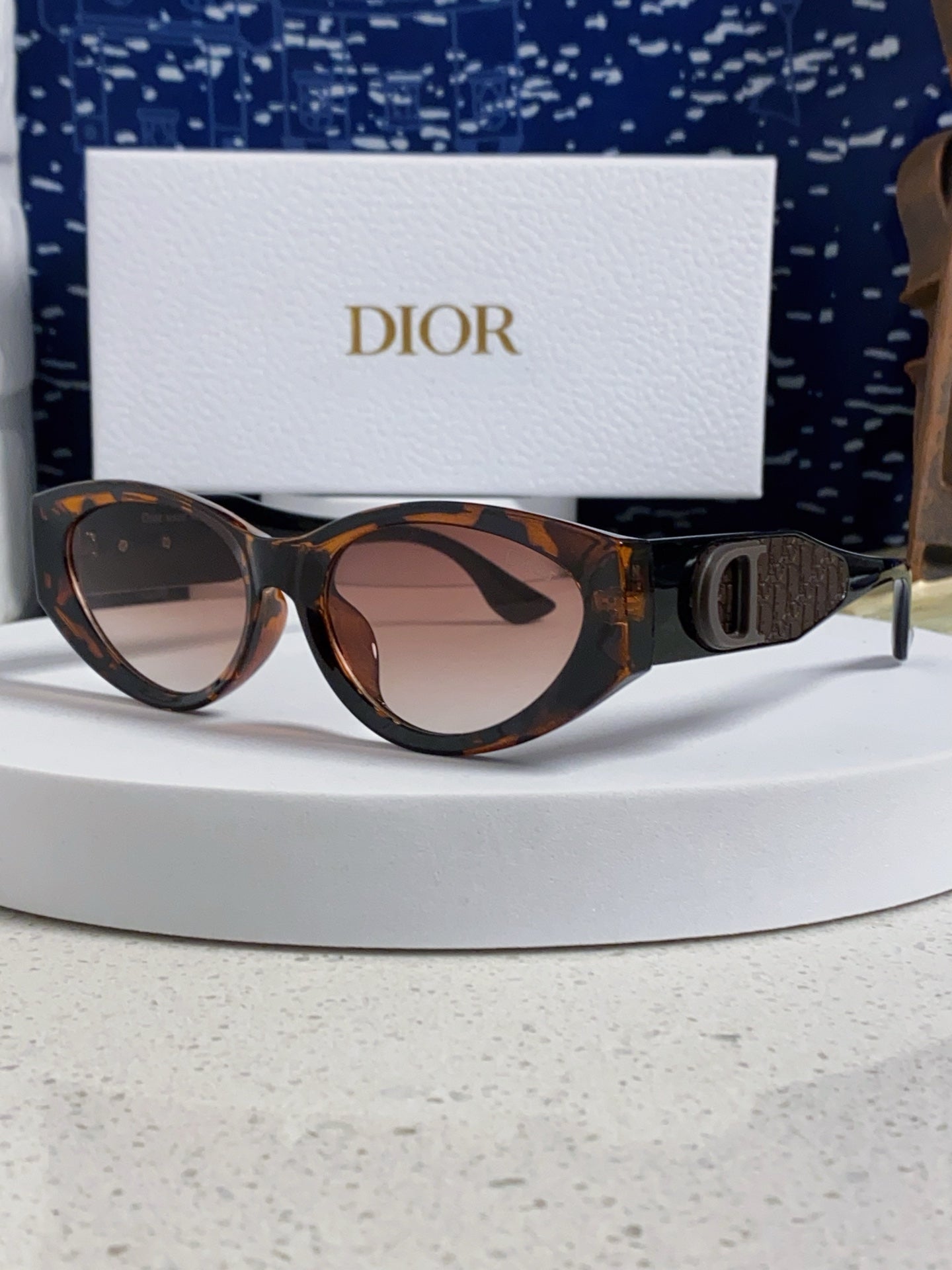 CD Sunglasses 429538