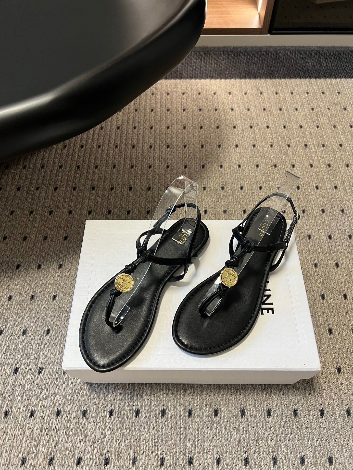 CL 26ss Penny Thong Flat Sandals Goatskin Leather