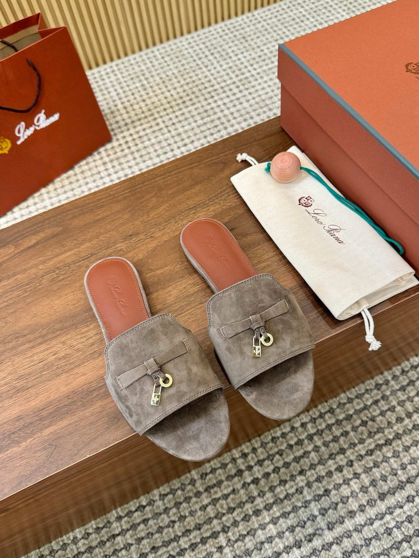LP 26s Summer Charms Sandals Suede 011