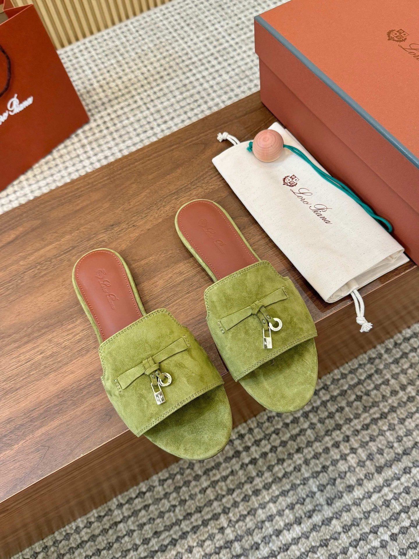 LP 26s Summer Charms Sandals Suede 011