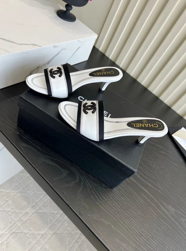 Chanel 2026 Contrast Stitch Kitten Heel Sandals 50mm Sheepskin 977098