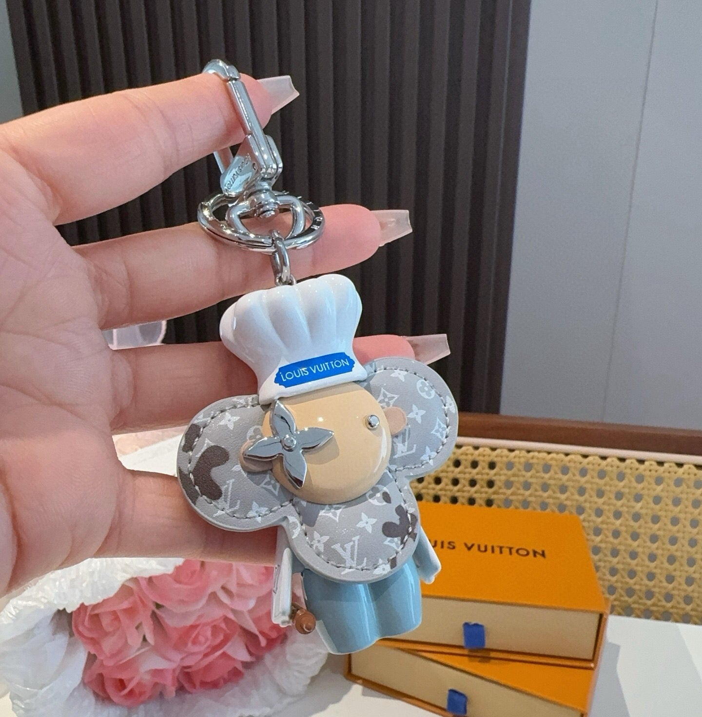 LV Vivienne Charm 395054