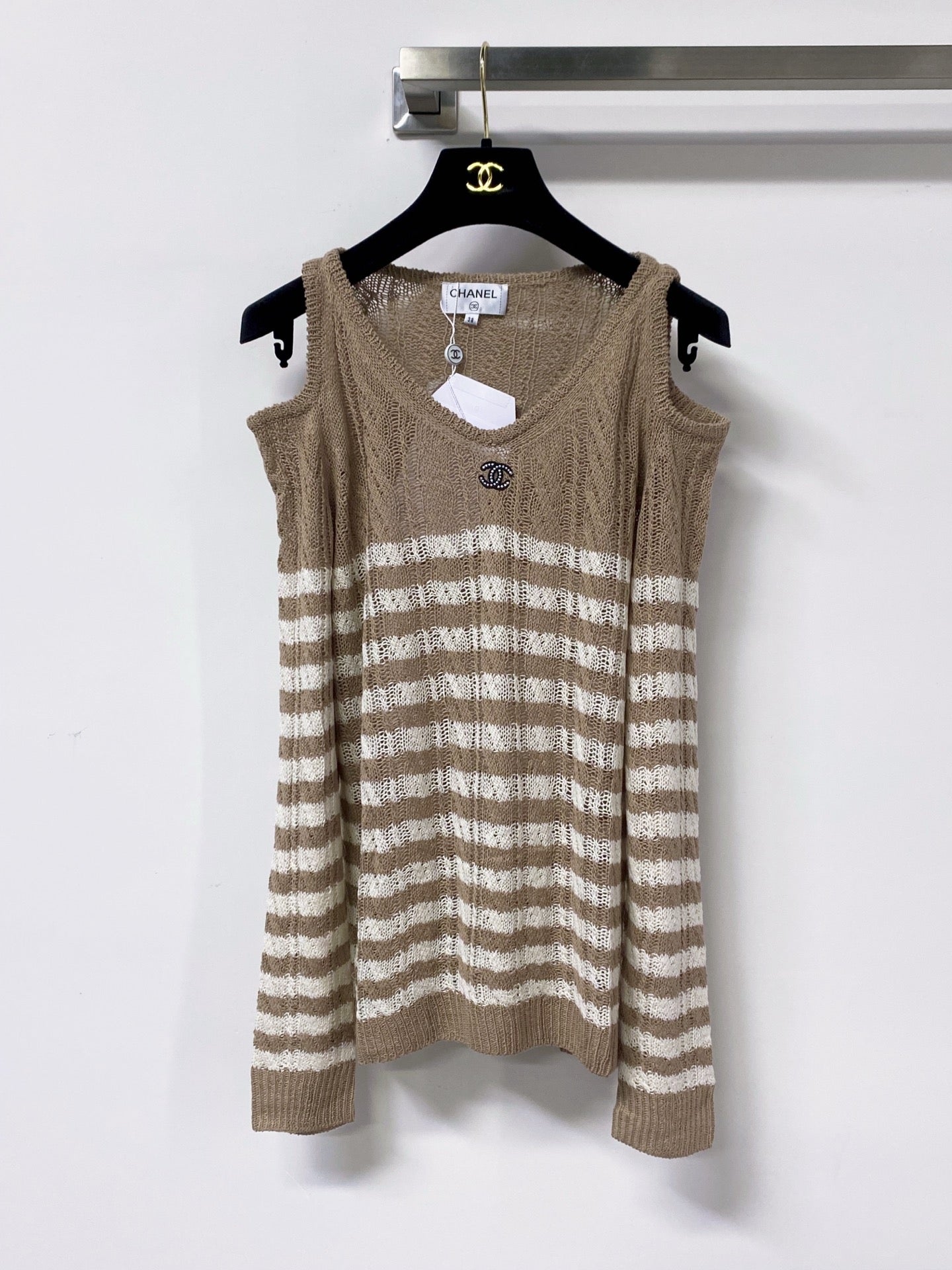 CC Cold-Shoulder Knit Top Enamel Logo Button Wool 799793
