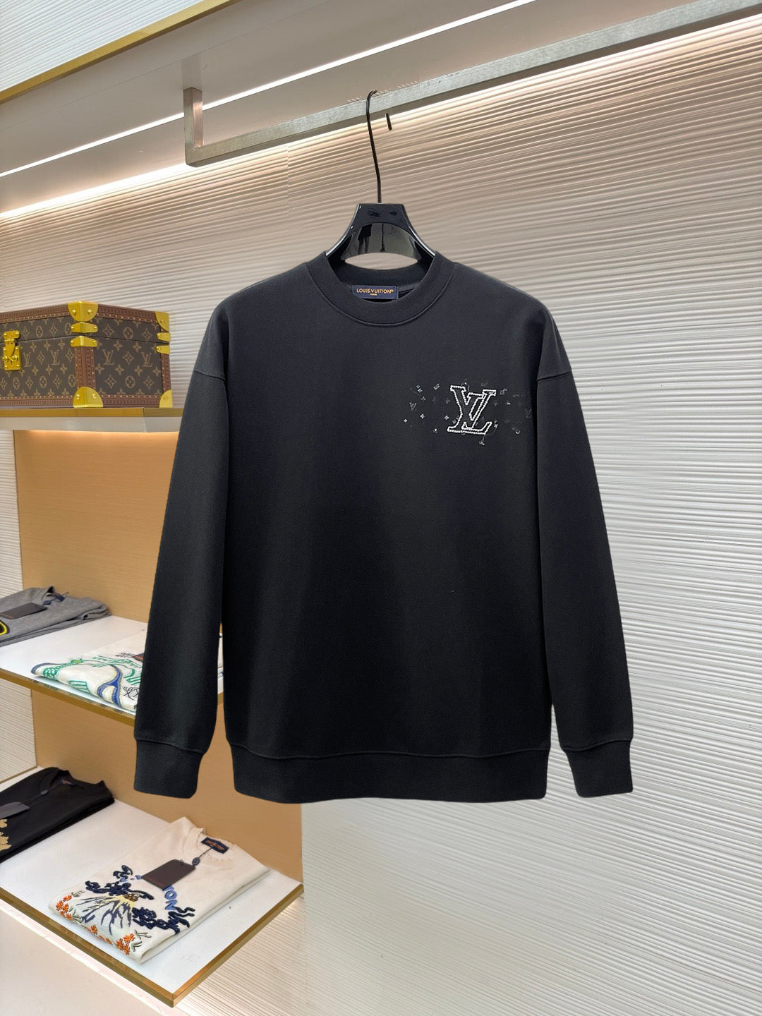 LV 26s Men Crewneck Sweatshirt Crystal LV Logo 715392