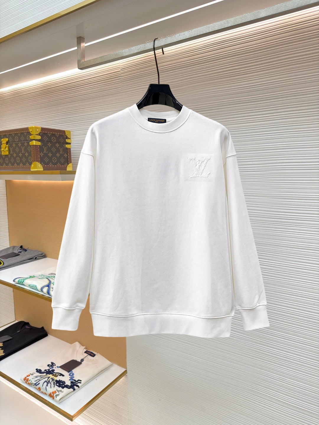LV 26s 26s Men Crewneck Sweatshirt Embroidered LV Logo 529147