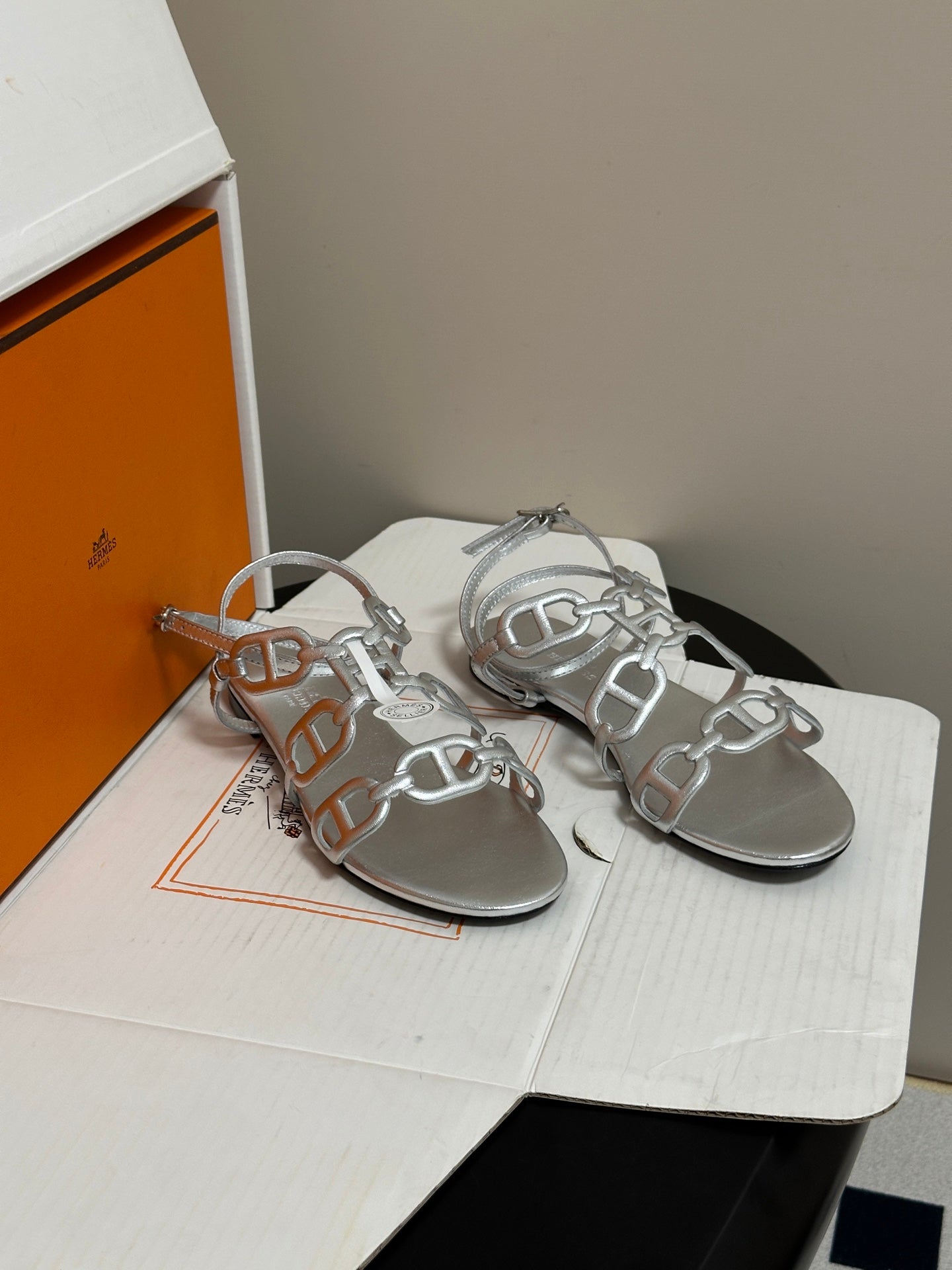 HM 26s Noumea Flat Sandals 0.5cm Leather 185833