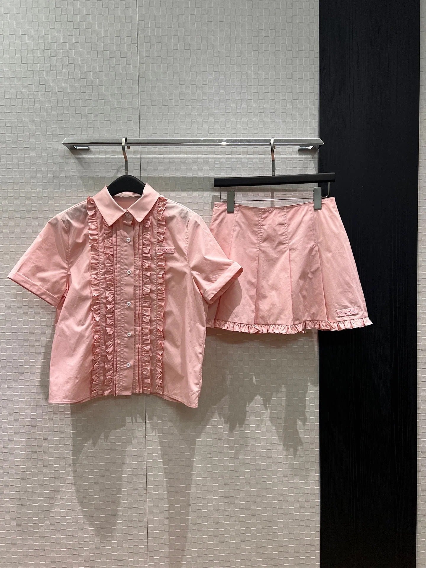 Miumiu 2026 Ruffled Short-sleeved Shirt With Wide-pleated Lace Skirt 265868