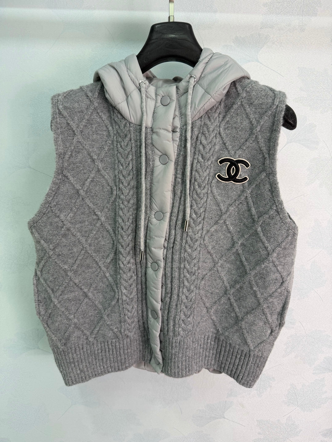 Chanel 26S Cable Knit Hooded Vest Cream 449405