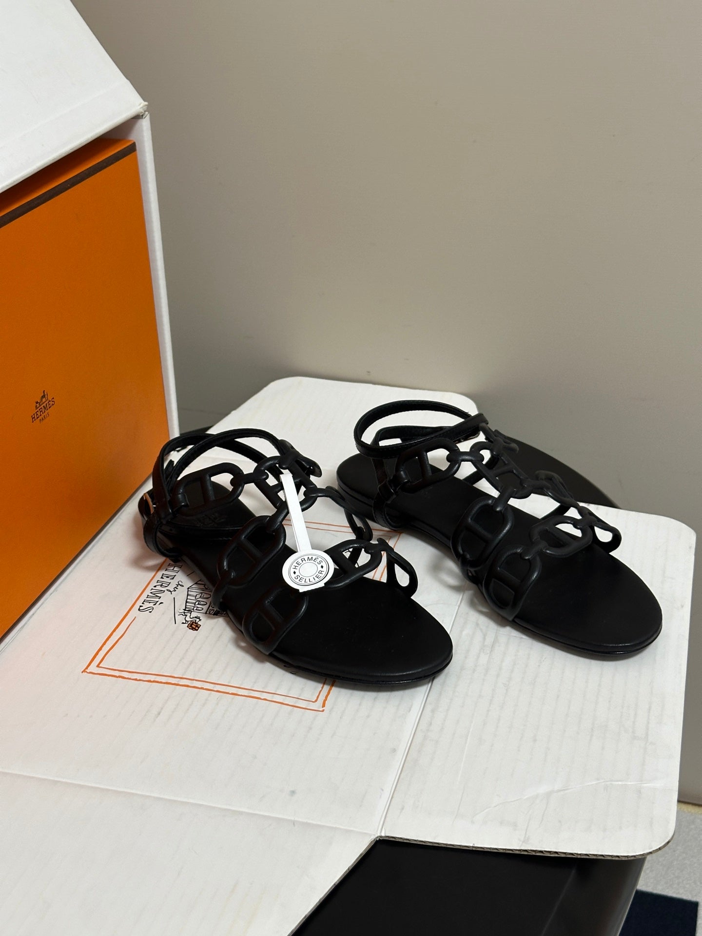 HM 26s Noumea Flat Sandals 0.5cm Leather 185833